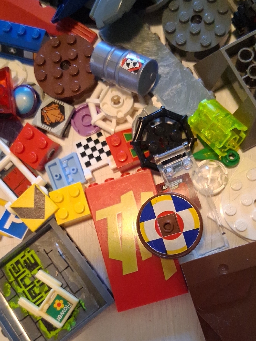 MISC LEGO PARTS - Picture 7 of 7